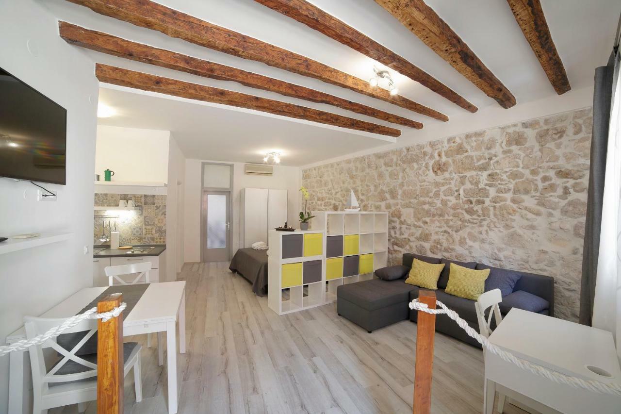 Zen studio in center of Rovinj Buitenkant foto
